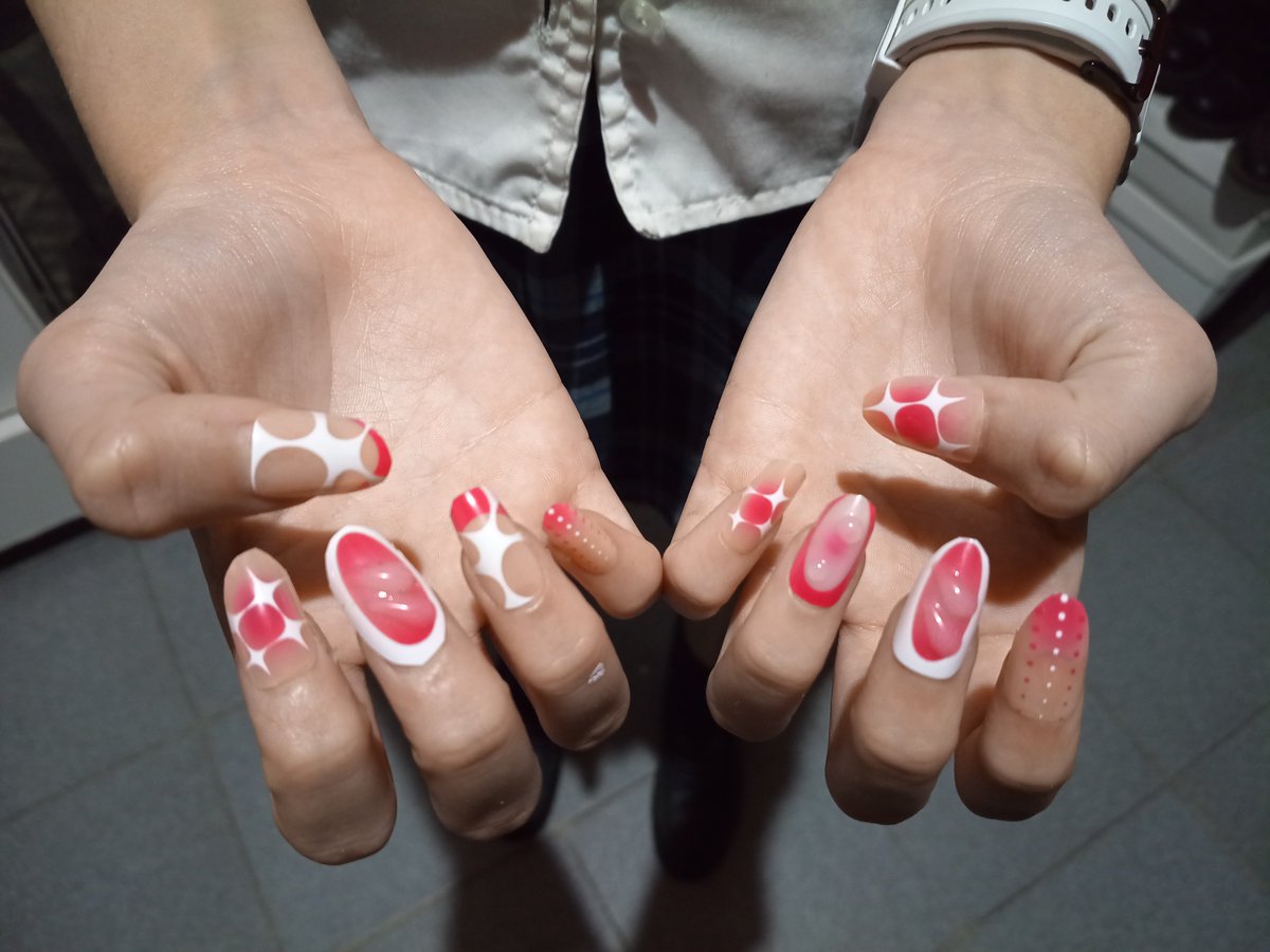 manzanacff's tweet photo. HOLA LES GUSTAN MIS UÑAS:333 me las tengo que limar sí https://t.co/GvQAIyK46X