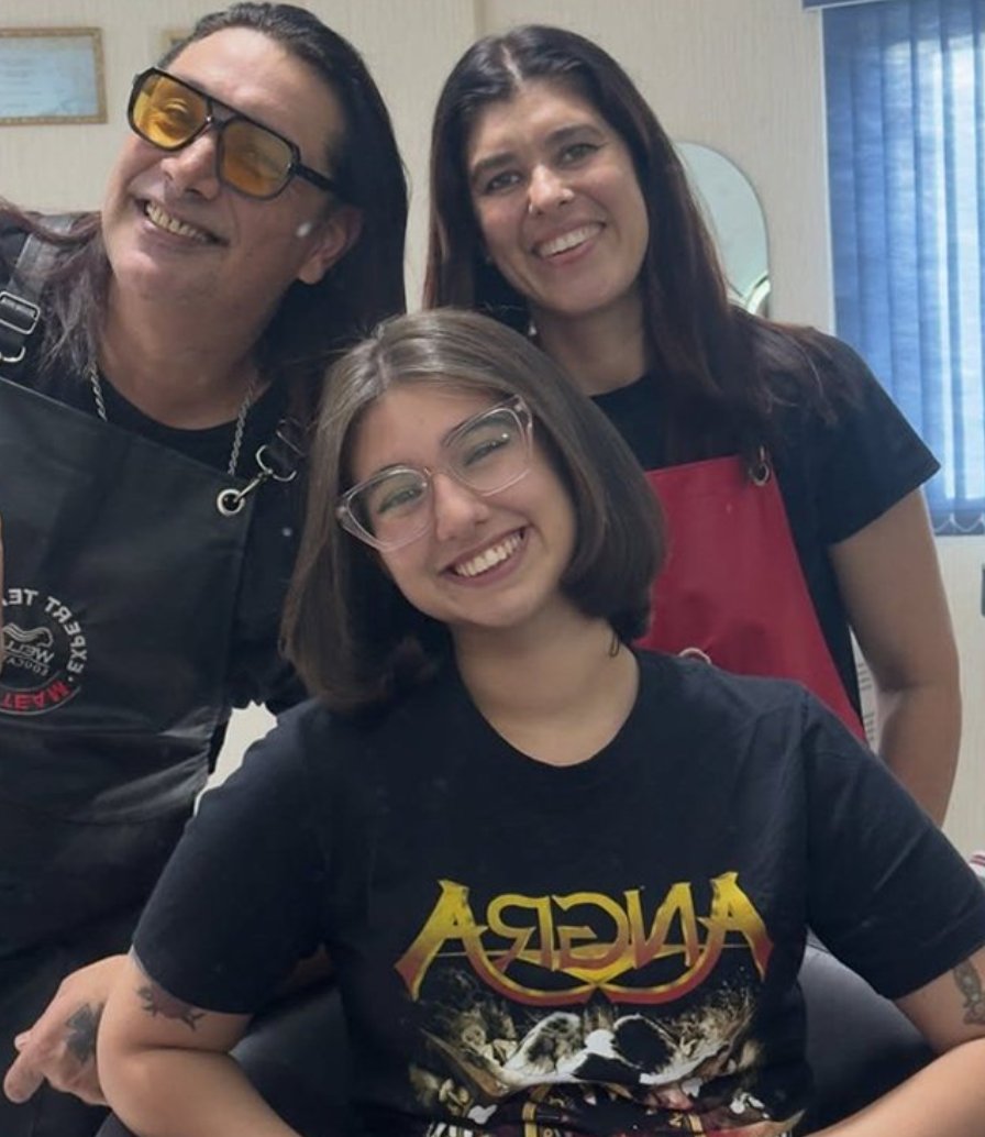 poptime's tweet photo. SOCORRO! Integrantes da banda de rock Angra DETONAM a bolsonarista Eduarda Campopiano por usar camiseta deles:

"Tira essa camiseta, fascistinha de merda, demônio e precoce. Como cofundador te declaro excomungada. E vá pro raio que o parta, psicopatinha de m*rda." https://t.co/m5t2utOKOz