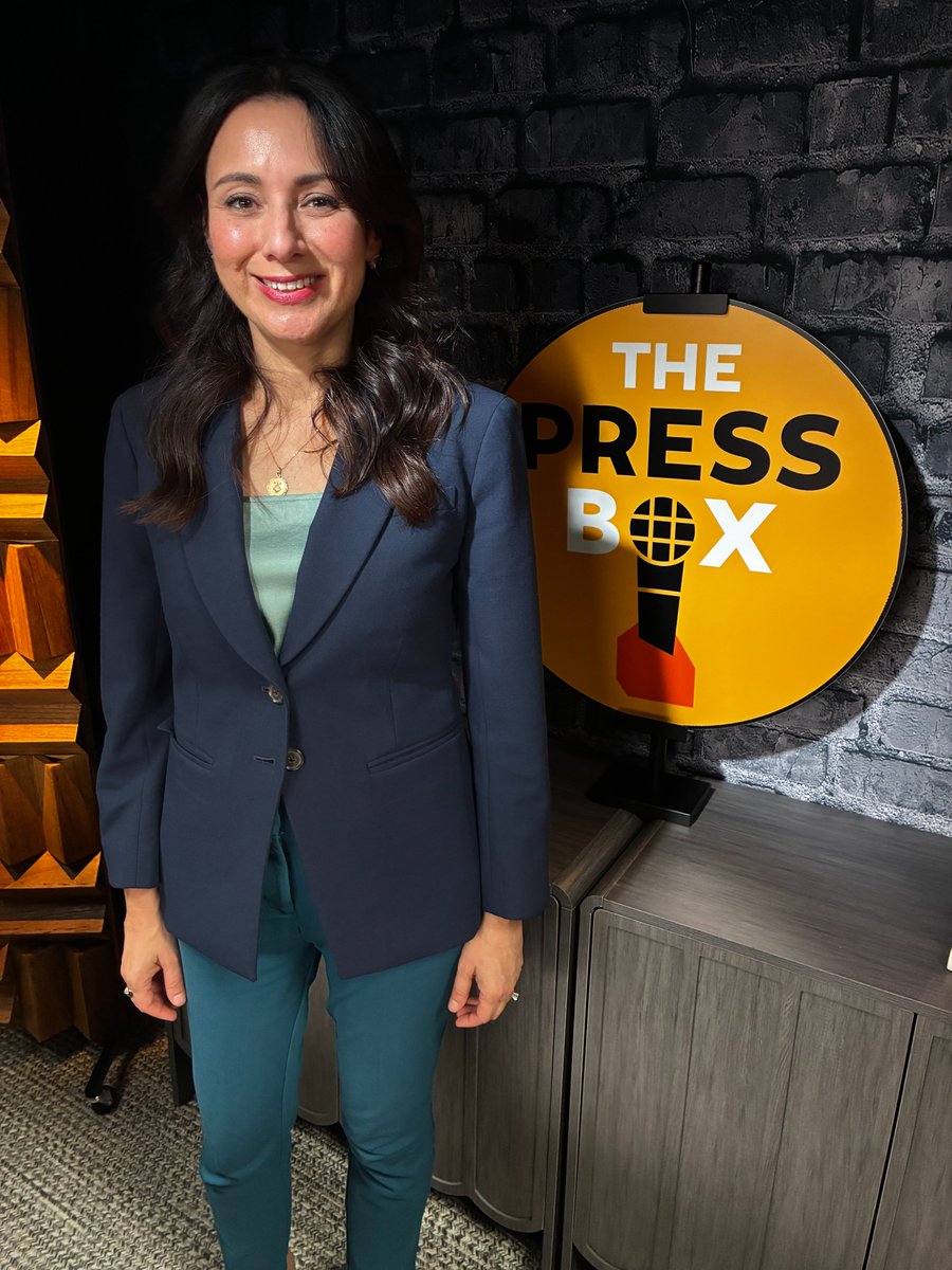 bryancurtis's tweet photo. New PRESS BOX:

@byjoelanderson and I talked about the great batch of polls Democrats got this weekend. We talked about Ramaswamy’s bobble. 

Then @GinaHinojosaTX stopped by our LA headquarters to talk about her campaign against Greg Abbott in Texas. https://t.co/dBjqFEQ7oG https://t.co/duQ0Oi9TEg