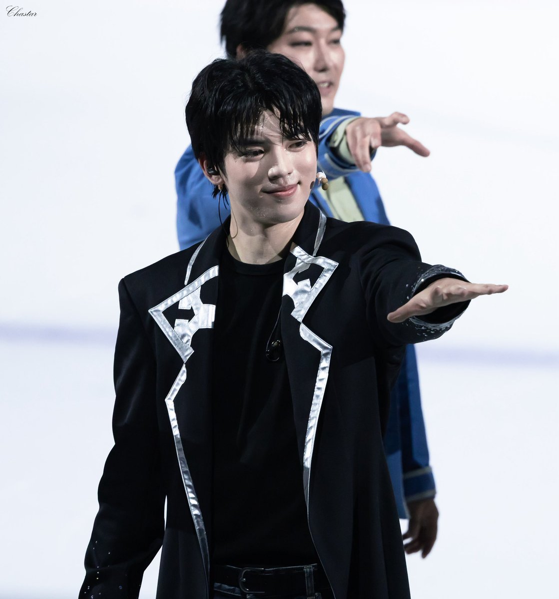 dhk_cha_cha_cha's tweet photo. 260814 나 혼자만 레벨업 on ICE 포토타임

성진우 役 #차준환

일어나라🫳🫳 https://t.co/sqQ0GizZbt