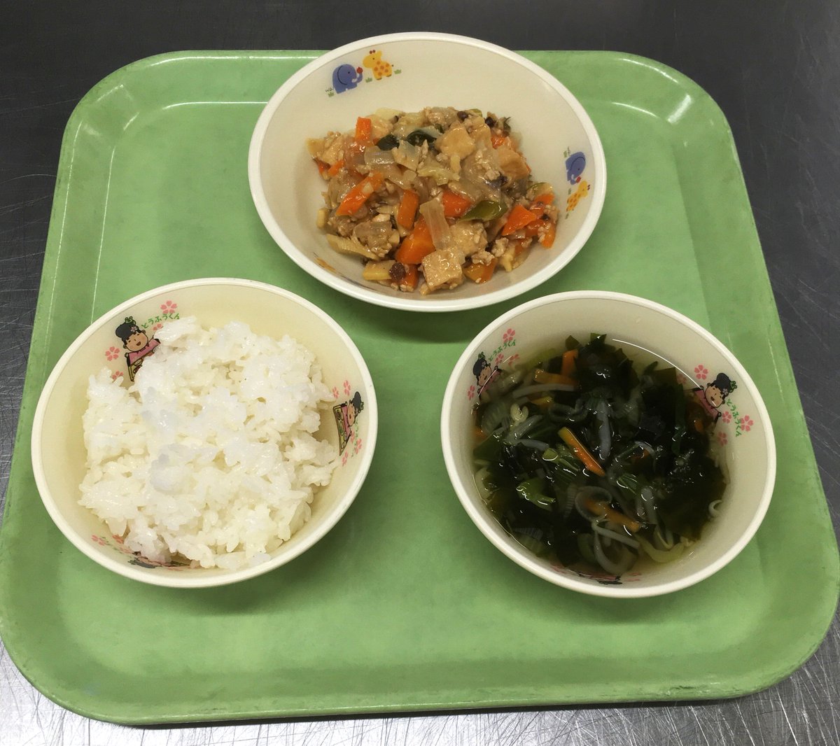 kasugaikyushoku's tweet photo. 10/6　#保育園給食

☆☆☆☆☆
・ごはん
・生揚の中華風煮
・青梗菜ともやしのスープ
☆☆☆☆☆

#春日井市
#おいしい給食

午後おやつは
　　　\\　ツナじゃがマヨ　//
#手作りおやつ https://t.co/P7qtEyAAN7