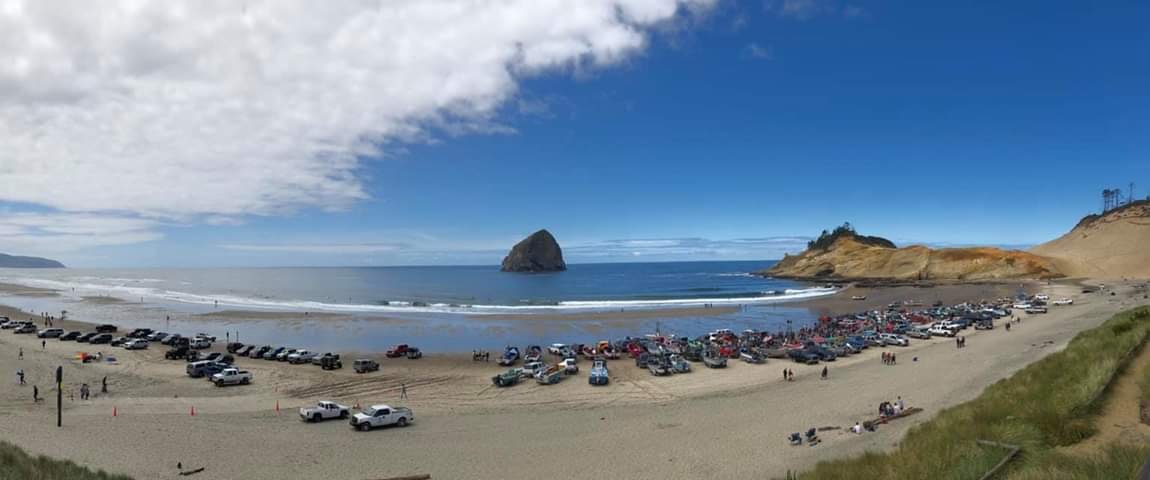 Doryman87's tweet photo. @andrewzimmern Looks amazing..  Andrew come out to Pacific City Oregon and I will take you dory fishing and then we will cook it up .. salmon, lingcod, dungeness crab. We launch from the beach.. It's a special place check it out. https://t.co/gLVNvQb7RR
