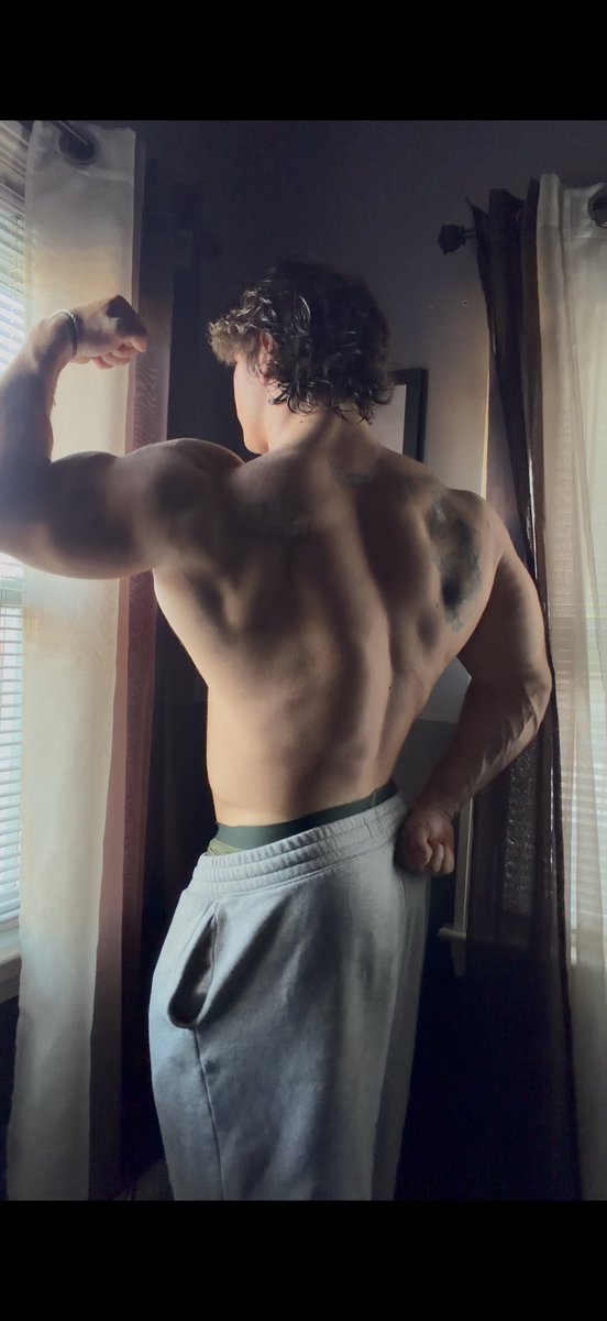 PaulJacksonFit's tweet photo. #gym #bodybuilding #fitness #viral #fyp https://t.co/R9FhfC9u4t