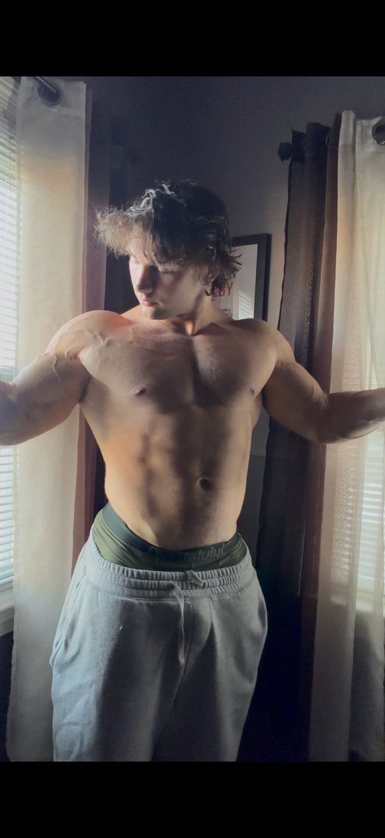 PaulJacksonFit's tweet photo. #gym #bodybuilding #fitness #viral #fyp https://t.co/R9FhfC9u4t