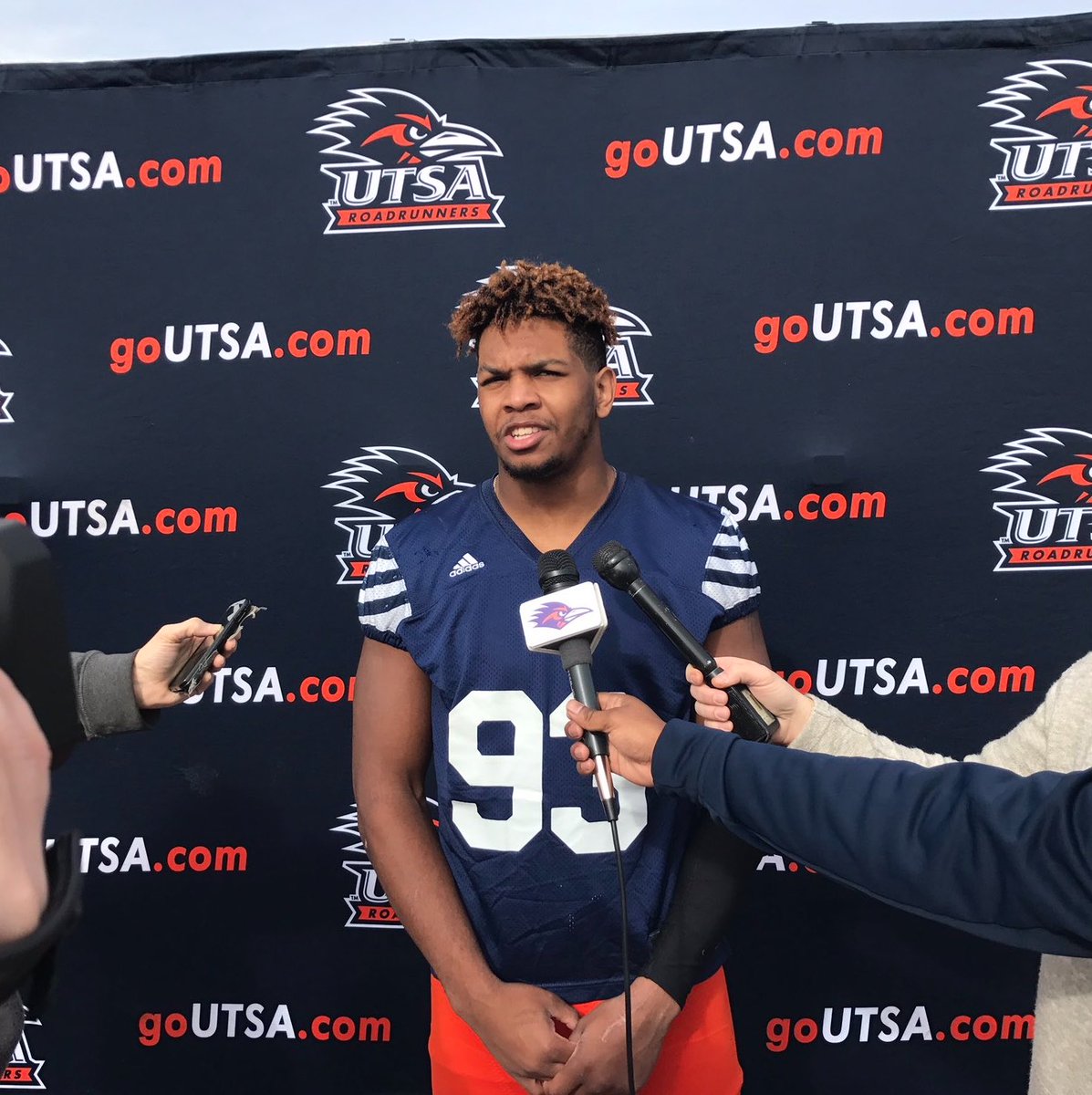 theJJPerez's tweet photo. San Antonio & UTSA Legend Marcus Davenport is calling it a career. Out of Stevens HS, Davenport was an under the radar 2-Star recruit. At UTSA he developed into the 2017 CUSA DPOY. In 2018 he became the first ever Roadrunner to be taken in the first round of the NFL Draft. 

https://t.co/nCoBwBQDXf