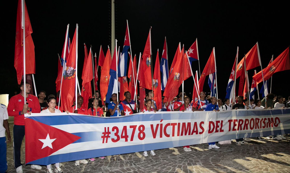 JuventudRebelde's tweet photo. #Cuba🇨🇺🖤 Hoy el pueblo honra a las víctimas del terrorismo, una realidad que hemos sufrido de forma sistemática durante décadas. Mientras algunos intentan mantener vivas la impunidad y el olvido
#Cuba defiende la memoria de sus hijos y el derecho a la justicia. #NoAlTerrorismo https://t.co/q2RCJrcdTj