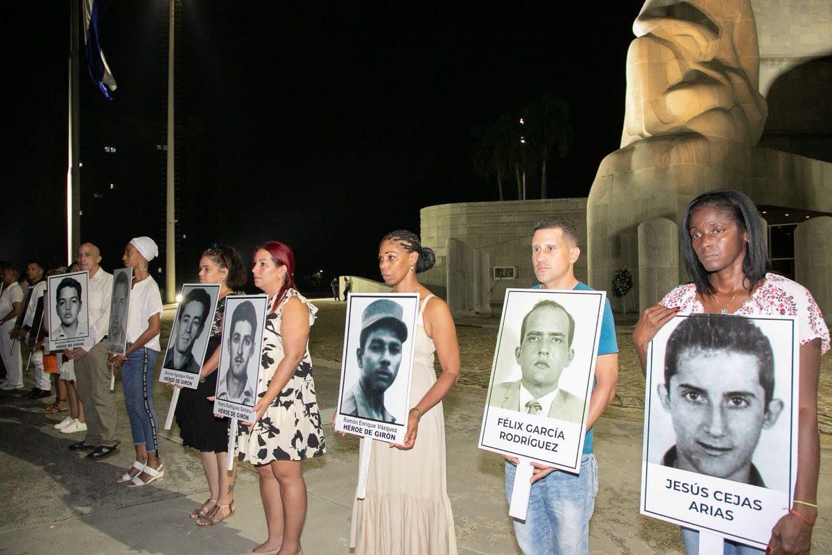 JuventudRebelde's tweet photo. #Cuba🇨🇺🖤 Hoy el pueblo honra a las víctimas del terrorismo, una realidad que hemos sufrido de forma sistemática durante décadas. Mientras algunos intentan mantener vivas la impunidad y el olvido
#Cuba defiende la memoria de sus hijos y el derecho a la justicia. #NoAlTerrorismo https://t.co/q2RCJrcdTj