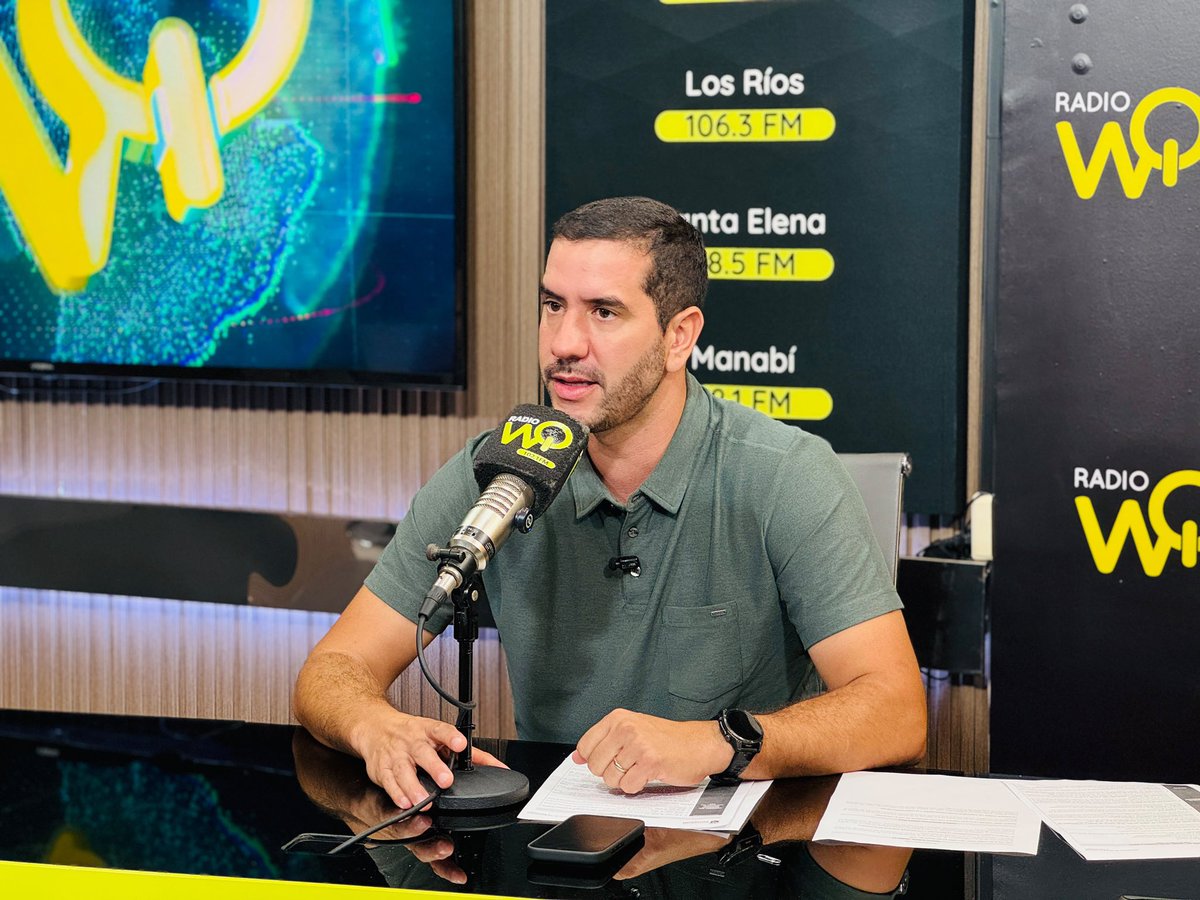 MIT_Ecuador's tweet photo. #MITEnMedios | En entrevista con @wq_radio, el ministro @RobertoLuqueN informó sobre las acciones frente al Fenómeno de El Niño y el estado de la Red Vial Estatal. 🛣️
✅ Actualmente no existen vías bloqueadas y más de 60 obras se ejecutan a escala nacional para mantener la conectividad.
✅También anunció la intervención en el parque de Monte Sinaí, que contempla áreas verdes, gimnasio, zona de boxeo y otros espacios deportivos y recreativos para las familias del sector.