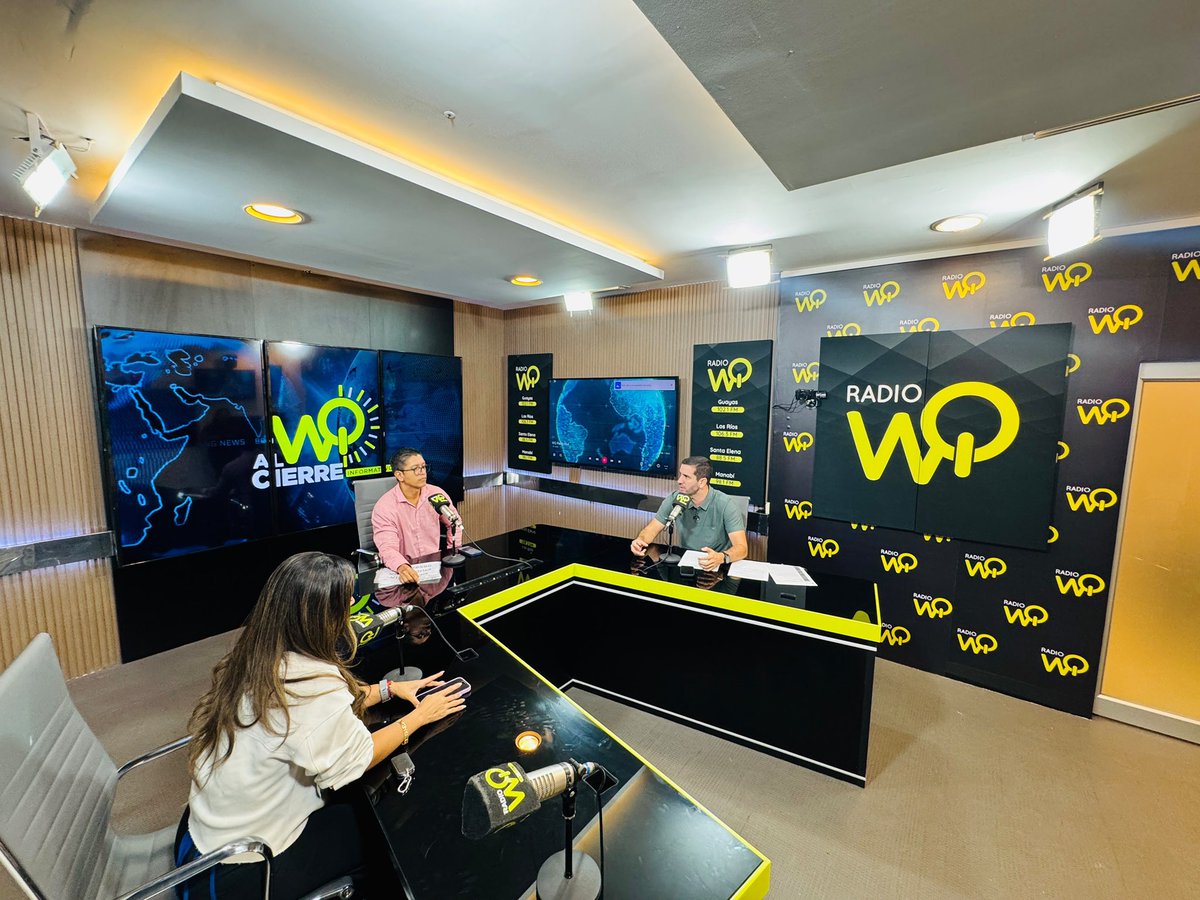 MIT_Ecuador's tweet photo. #MITEnMedios | En entrevista con @wq_radio, el ministro @RobertoLuqueN informó sobre las acciones frente al Fenómeno de El Niño y el estado de la Red Vial Estatal. 🛣️
✅ Actualmente no existen vías bloqueadas y más de 60 obras se ejecutan a escala nacional para mantener la conectividad.
✅También anunció la intervención en el parque de Monte Sinaí, que contempla áreas verdes, gimnasio, zona de boxeo y otros espacios deportivos y recreativos para las familias del sector.