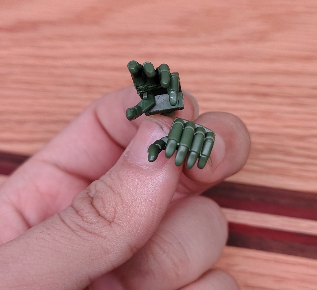 DoodlesFrntDoor's tweet photo. Modified an HG scopedog hand to be a little more expressive, also gave it a WAVE peg since that's the kit it'll be going on 

It's still rough and I might adjust the finger positions more but it really helps the wave kit feel more alive https://t.co/KaCEZRcoUu