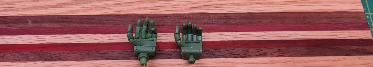 DoodlesFrntDoor's tweet photo. Modified an HG scopedog hand to be a little more expressive, also gave it a WAVE peg since that's the kit it'll be going on 

It's still rough and I might adjust the finger positions more but it really helps the wave kit feel more alive https://t.co/KaCEZRcoUu