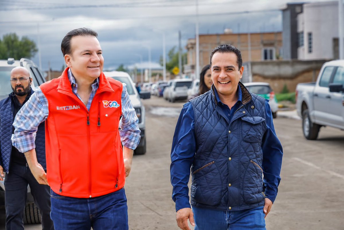 DurangoCap's tweet photo. ¡Sueño cumplido en Paseo de la Ferrería! 🚧🤲🏻

Con @josejoseantonio y @EVillegasV, entregamos una obra que mejora la movilidad, evita encharcamientos y facilita el acceso a hogares y negocios de la zona. 🤩

¡Más de 421 mil familias beneficiadas! #EsteEsElCamino 🐺 https://t.co/NMSB5jdJxH