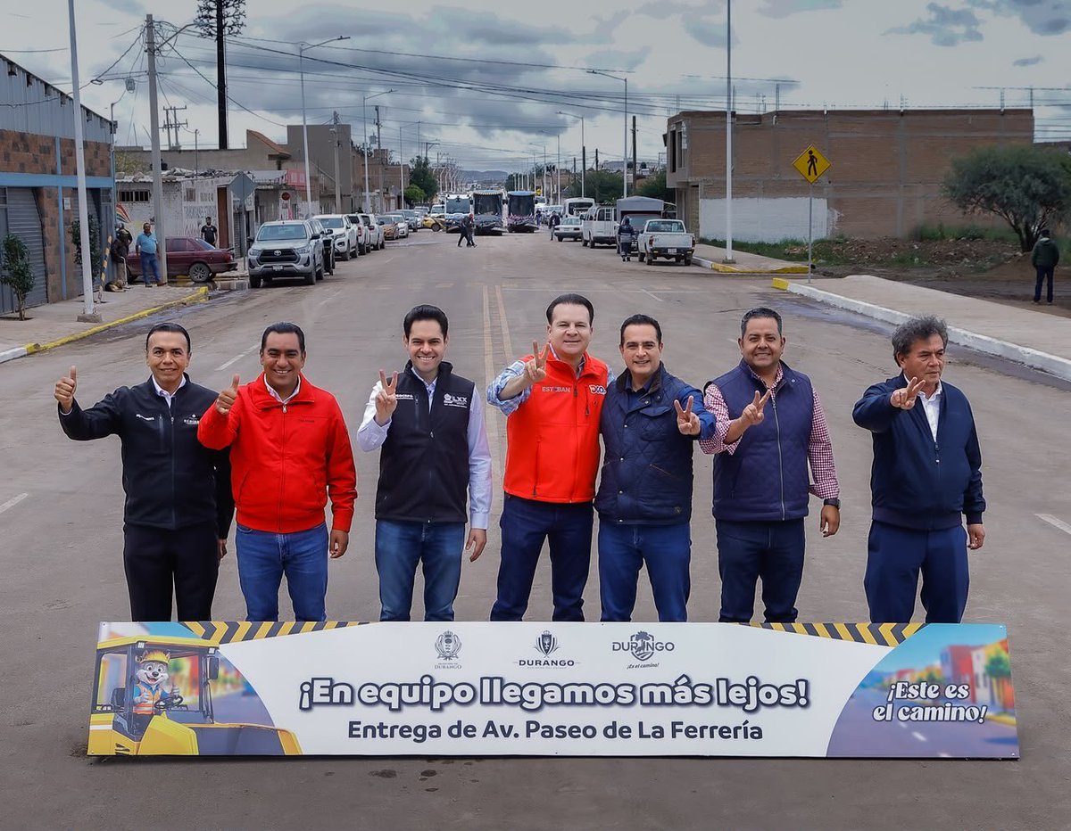 DurangoCap's tweet photo. ¡Sueño cumplido en Paseo de la Ferrería! 🚧🤲🏻

Con @josejoseantonio y @EVillegasV, entregamos una obra que mejora la movilidad, evita encharcamientos y facilita el acceso a hogares y negocios de la zona. 🤩

¡Más de 421 mil familias beneficiadas! #EsteEsElCamino 🐺 https://t.co/NMSB5jdJxH