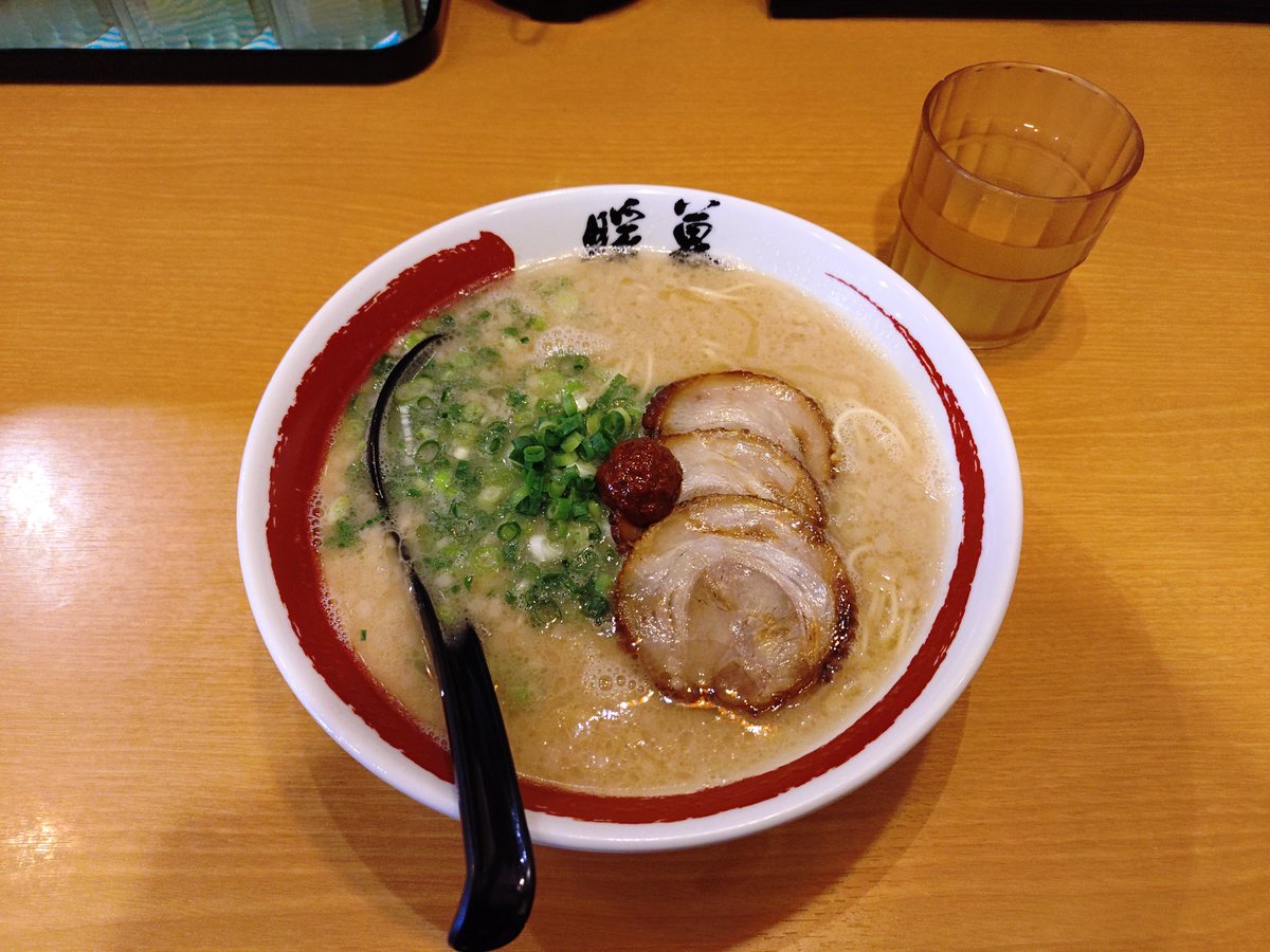 kurark_d3's tweet photo. 今日のお昼

ラーメン暖暮さんの
背脂ラーメン+替玉

用がある場所の近くに
知ってるお店があったので食べました

4枚目の画像にあるように
お得なランチメニューや
替玉食べ放題など腹ペコにとって
とてもありがたいお店屋さんですね
多分また来ると思います、
ご馳走様でした(*ﾟ∀ﾟ)人 https://t.co/Fj215fDAkX