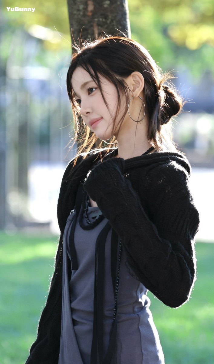 obre128's tweet photo. Foto yuha paling gokil menurut aku, dengan outfits yang sangat mantep ini dan dengan kena angin NY.

Visual yuha sangat wow, cocok jadi pacar aku. https://t.co/CZDANUojuh