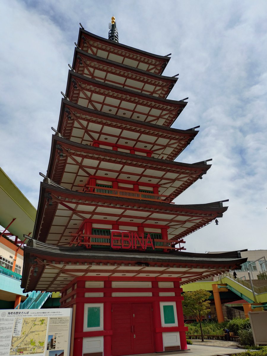 kurark_d3's tweet photo. なんでこんな場所に
こんな建物を作ったのか？
わたしには何もわからない‥‥ https://t.co/xVpDTfxX2h
