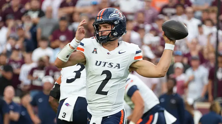 UTSA_Analysis's tweet photo. Owen McCown at home is a different beast...

Stats at home this year and last:

Comp %: 73%
yds: 2160
TD: 26
INT: 1
Games: 8

McCown is on another level at home and now him and this offense just got bulletin board material from USF coach Brian Hartline https://t.co/EE3Pqn7aDK