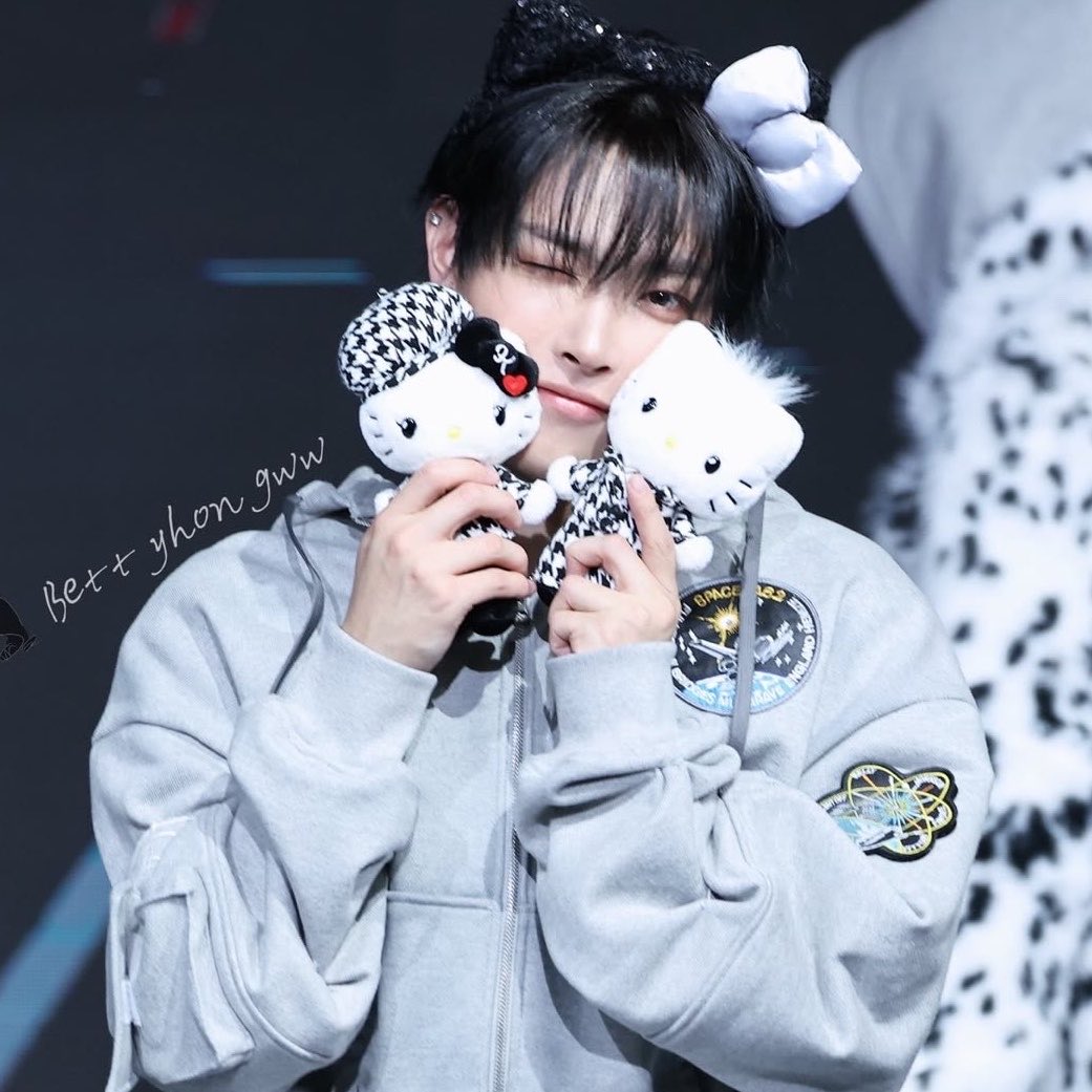 joongnova's tweet photo. feeling very hongkitty rn hai https://t.co/7Iw33jONTM
