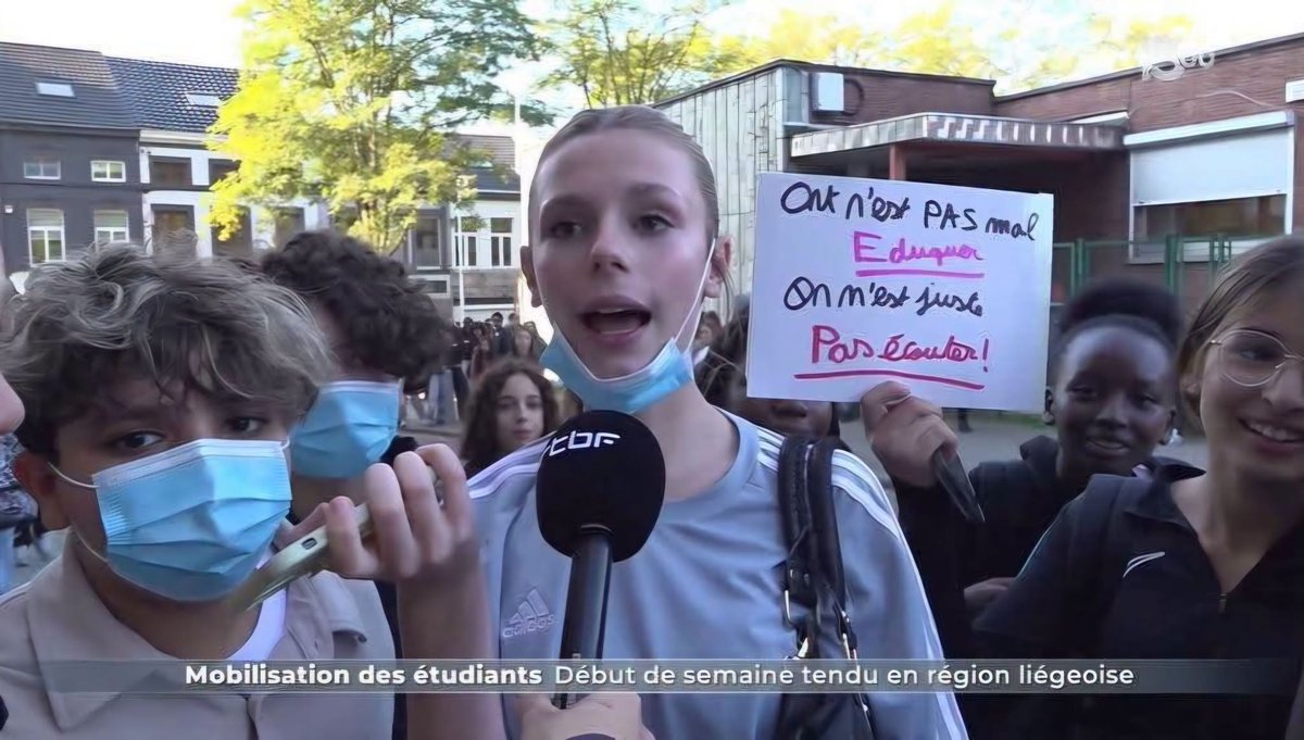 chrysalide21000's tweet photo. 9 mots. 3 fautes.
Il y a des fois où l’ironie fait tellement bien son travail qu’il vaut mieux ne rien ajouter.
La relève arrive. Préparez-vous. https://t.co/HkIVadlDxs