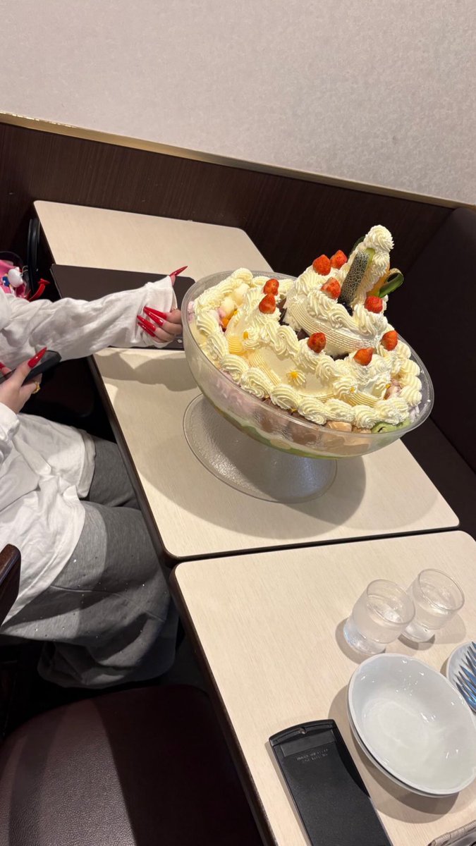 Cinderella__m_'s tweet photo. 15.16歳で整形ほぼ終わらせたし料理も人並にできるし人より数倍食べるし何で恋愛続かないんだろって思ったら人間としてそもそも欠如してるからでした(∩^o^)⊃━☆ﾟ.*･ https://t.co/pxlNKG56RZ
