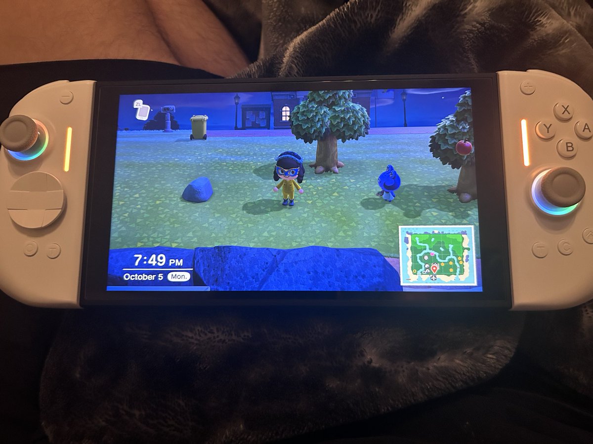 greyeona's tweet photo. I dunno if I regret purchasing these joycons or not https://t.co/R24b4yX7yU