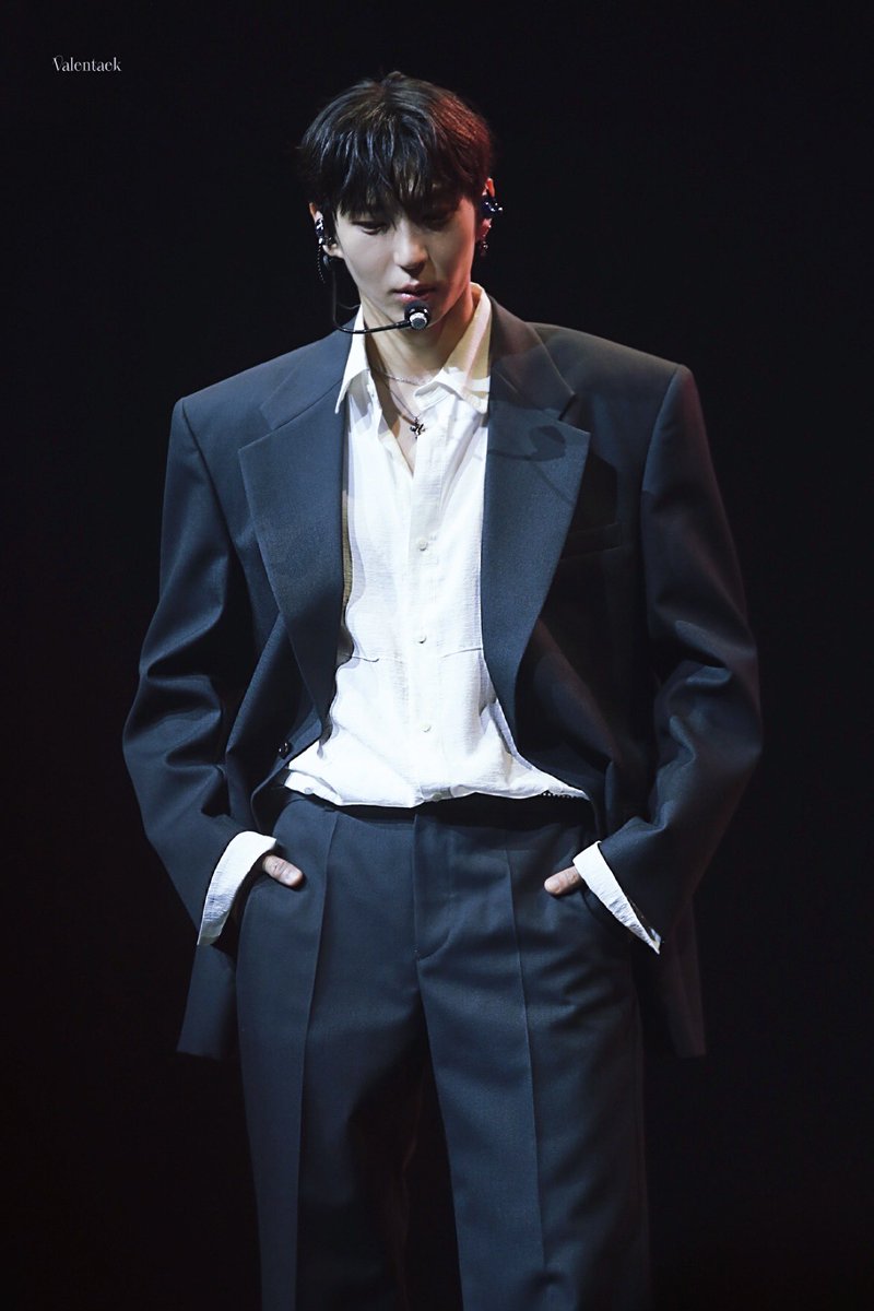 _VALENTAEK_'s tweet photo. 261003 LEO MUSE FANMEETING
[TAKE 운 – PLAY LEO] 🧳
#빅스 #VIXX #레오 #LEO #정택운 #택운 # @JUNGTW_LEO 🕴 https://t.co/k7AmLRTbm5