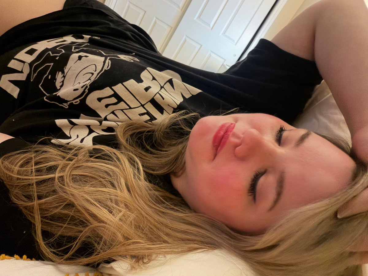 BarelyAshley's tweet photo. POV this round of NIH submissions stole every ounce of your soul and it’s just Monday.

😭😭😭

But Friday 🔜 Hawaii 💖 https://t.co/BpiUBFlDrj