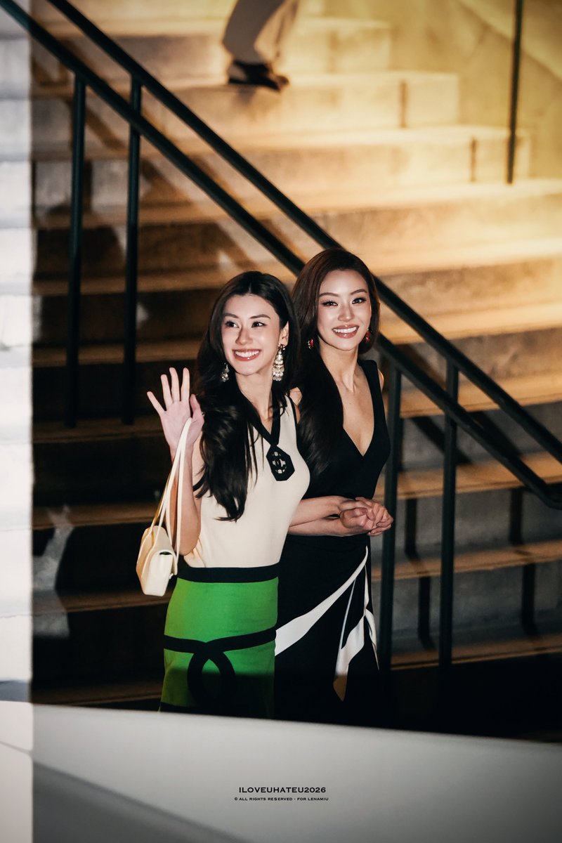 ILOVEUHATEU2026's tweet photo. 261006

#CHANELSS27xLenaMiu
#LalinaLena @lena__lorena
#MiuNatsha @miunatshaa​
#CHANELSpringSummer 
#CHANEL #PFW @CHANEL https://t.co/fR9pfa6QVE