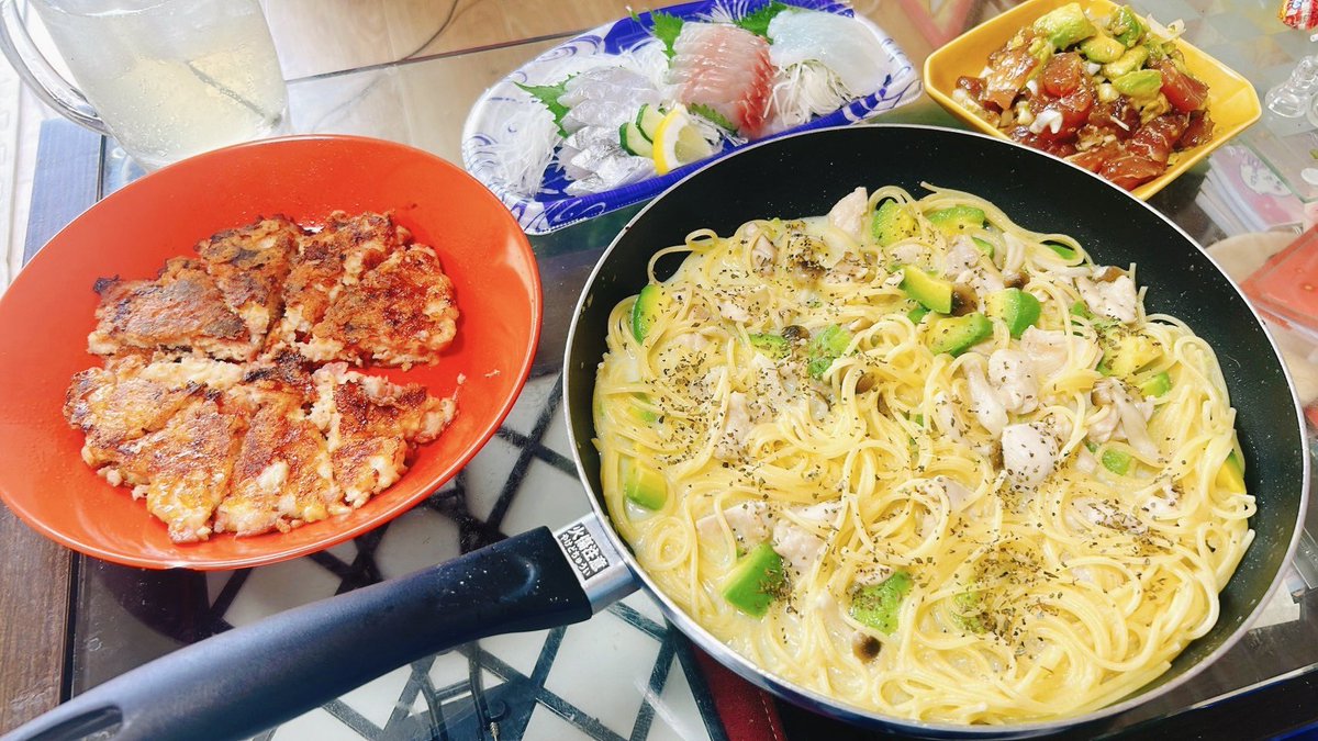 harurusolo's tweet photo. クリームパスタと刺身のコラボレーション✨
まぁ美味しければ良いマリアージュですよ、なんか絵面的には嫌やけど(c" ತ,_ತ)笑

#おうちごはん
#料理好きな人と繋がりたい 
#料理記録
#料理男子
#手料理 https://t.co/iFZm3VlRPv