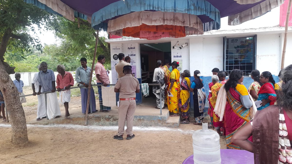 TNelectionsCEO's tweet photo. Commencement of Poll in Madurantakam (SC) and Dharapuram (SC) Assembly Constituencies, marking the start of polling for the Bye-Election 2026.

@ChengalpattuDeo  @ECISVEEP 

#ChengalpattuDistrict #Madurantakam #ByElection2026 #GoVoteToday #YourVoteYourRight https://t.co/HbOOuMIX7h