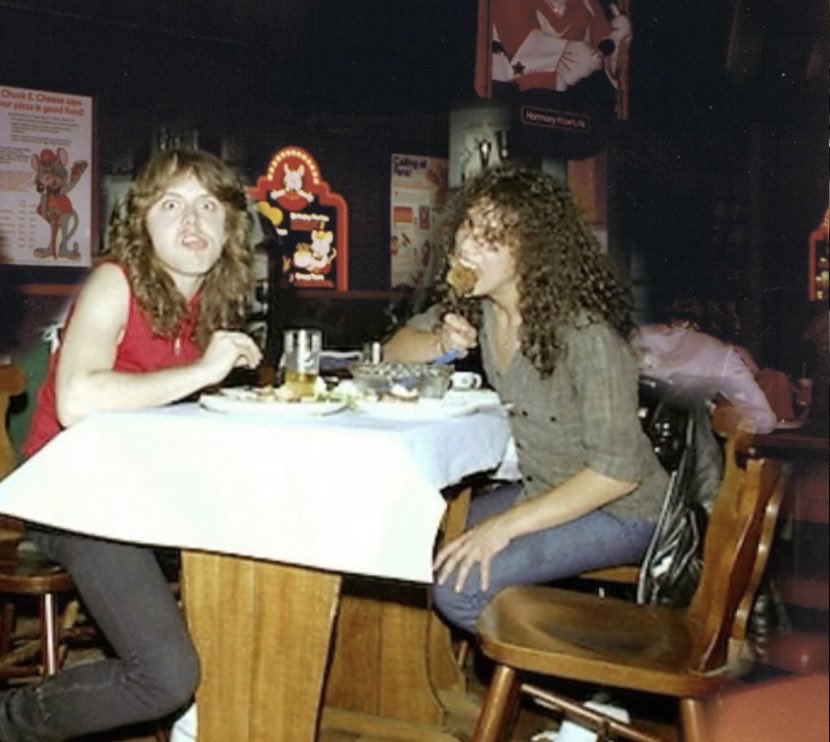 pinkiepie474849's tweet photo. Kirk Hammett and Lars Ulrich of Metallica at Chuck E. Cheese’s pizza time theatre 1980s https://t.co/R39mGvWj6K