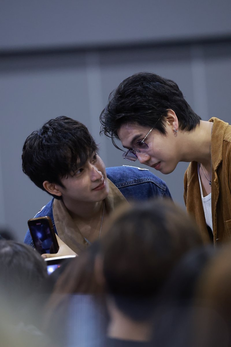 Sweetiemai_'s tweet photo. Idk but the way he looks at him… like he’s looking at his whole world

#SingChimon https://t.co/VkwQwIstZO