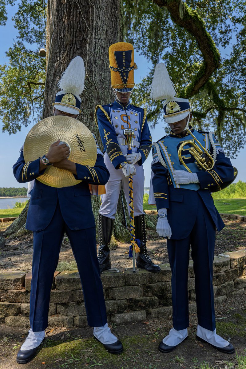 SU_HumanJukebox's tweet photo. RAIN, SLEET, HAIL, OR SNOW… THE HUMAN JUKEBOX IS NEVER AFRAID OF THE STORM. 🌧️📸

THE JUKEBOX WILL BE IN HOUSTON THIS WEEKEND!

#HumanJukebox #SouthernUniversity #WSJMagazine #BestBandInTheLand https://t.co/Q7EPBvGwzY