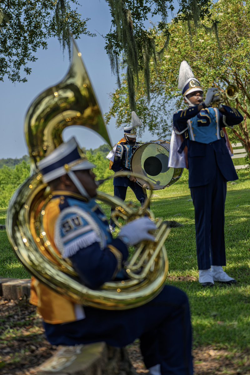 SU_HumanJukebox's tweet photo. RAIN, SLEET, HAIL, OR SNOW… THE HUMAN JUKEBOX IS NEVER AFRAID OF THE STORM. 🌧️📸

THE JUKEBOX WILL BE IN HOUSTON THIS WEEKEND!

#HumanJukebox #SouthernUniversity #WSJMagazine #BestBandInTheLand https://t.co/Q7EPBvGwzY