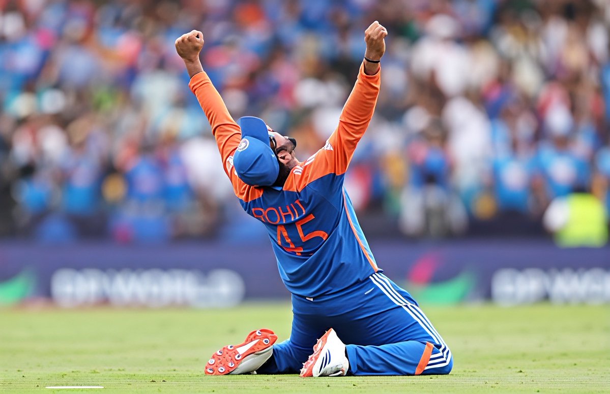 ImMD45's tweet photo. Ravi Shastri said  -  that if India wants to win the 2027 ODI World Cup, Rohit Sharma Must be Made Captain Again..!!! ❤️✨ https://t.co/kmD0xafCB5