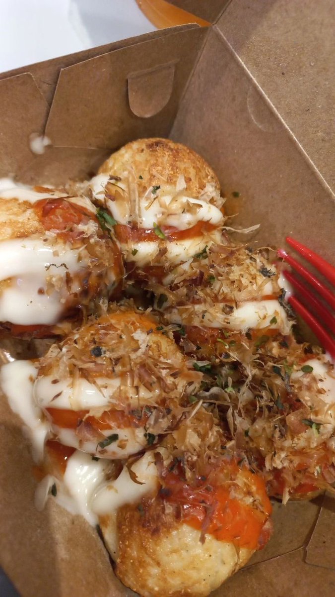 aenaheinm's tweet photo. kalian tim dimsum atau takoyaki by? 🤤

aku dimas ☝🏻😍 https://t.co/85ObCiSmi6