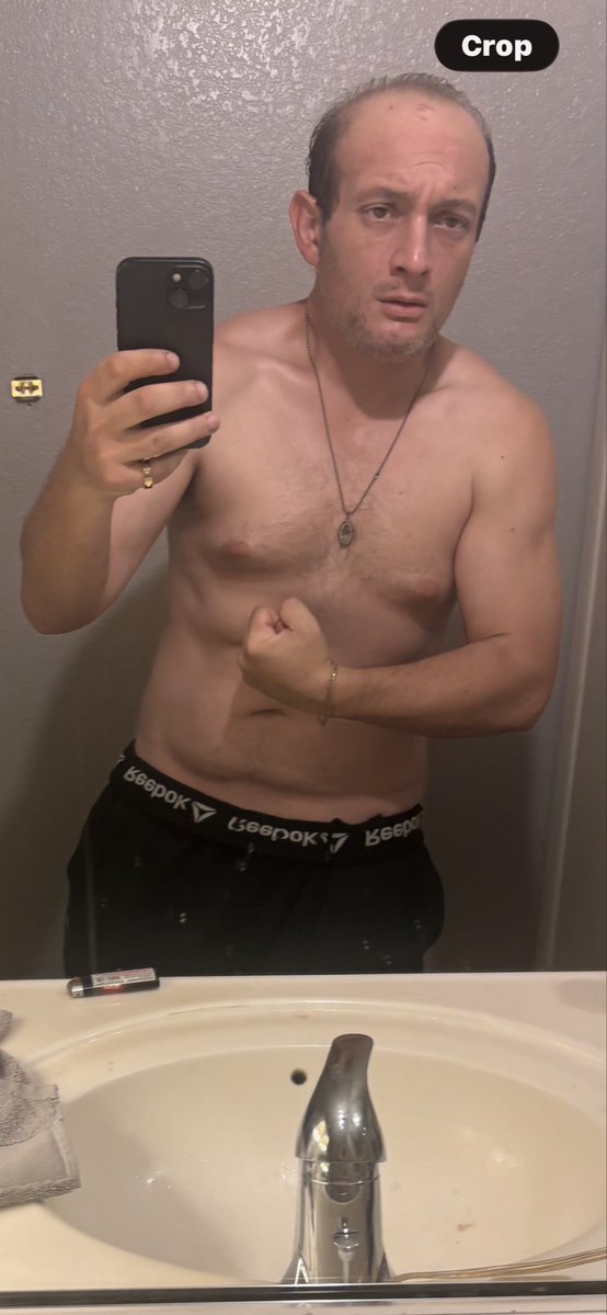 MichaelKallao's tweet photo. Hey ladies, how y’all doing my name is Michael and Mike whatever you like age is 41 years old yeah I know but guess what? I’m in the best shape of my life and I’ve never felt good ever in my life and I do right now because I’m staying in shape and I got to train to get a fight https://t.co/mlo2mE4p4B