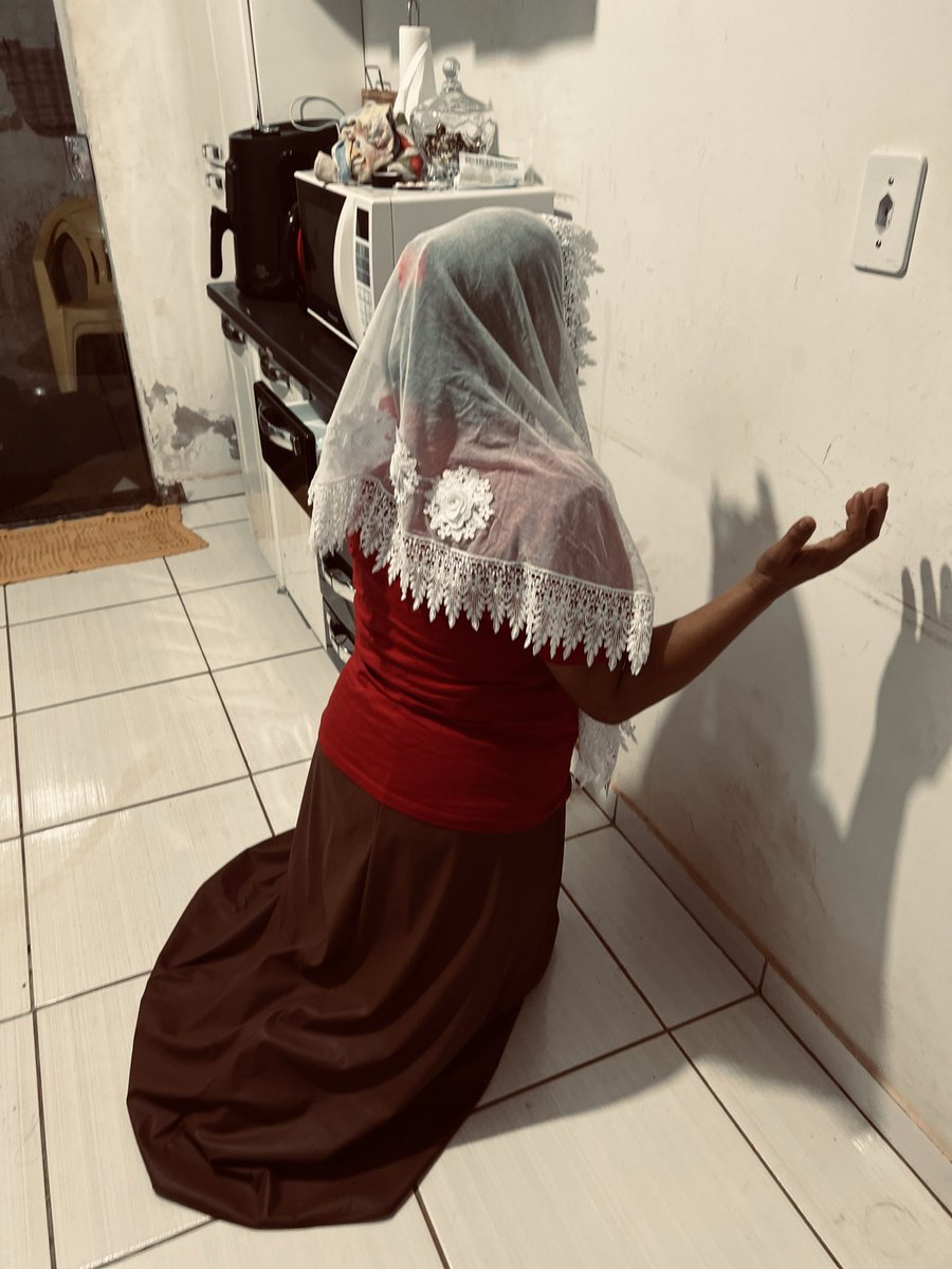 irmamonica_13's tweet photo. Hoje meu joelhos se dobram por justiça , por providência divina, aqueles que querem o mal do Brasil pagará com duras penas , Deus abra os céus e manda chuva e providência, que Deus não tenha misericórdia dos injustos. Aguardem me voltarei https://t.co/mAtpHqalyk