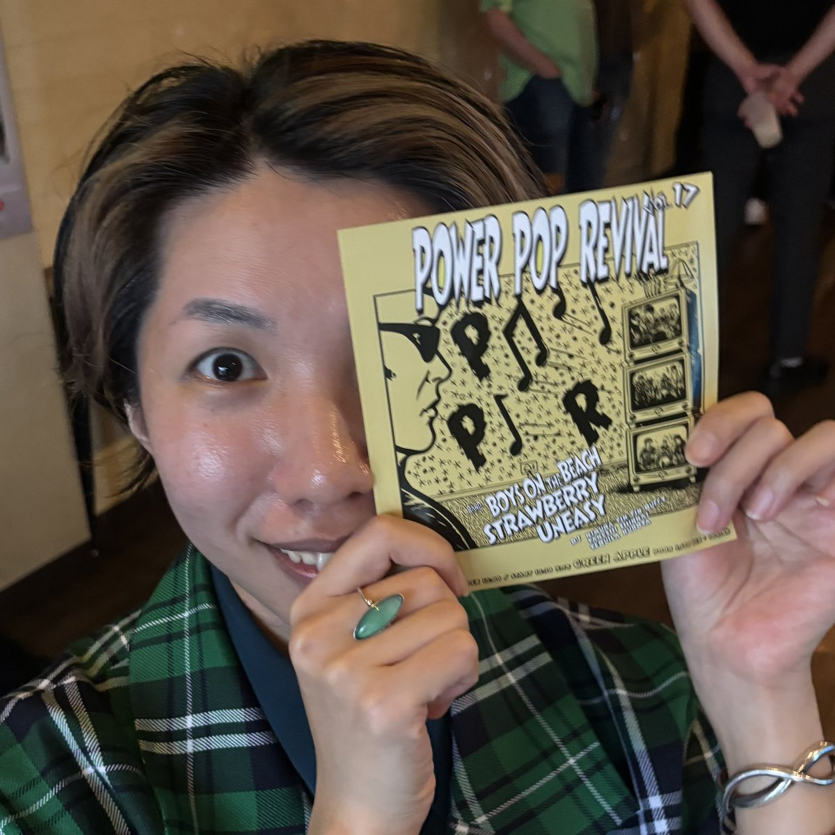 tequila_kubota's tweet photo. フライヤー渡したよ。
(今日からペースを上げる)
『Power Pop Revival vol.17』
11.7(Sat)Open 18:00 Start 18:30
at Green Apple (高円寺)
door 2500yen+1drink
チケットの取り置きは、各バンド・DJまでDMにてご連絡をお願いします。
#ppr
#botb
#Strawberry
#UNEASY https://t.co/hvFSVEVqdx