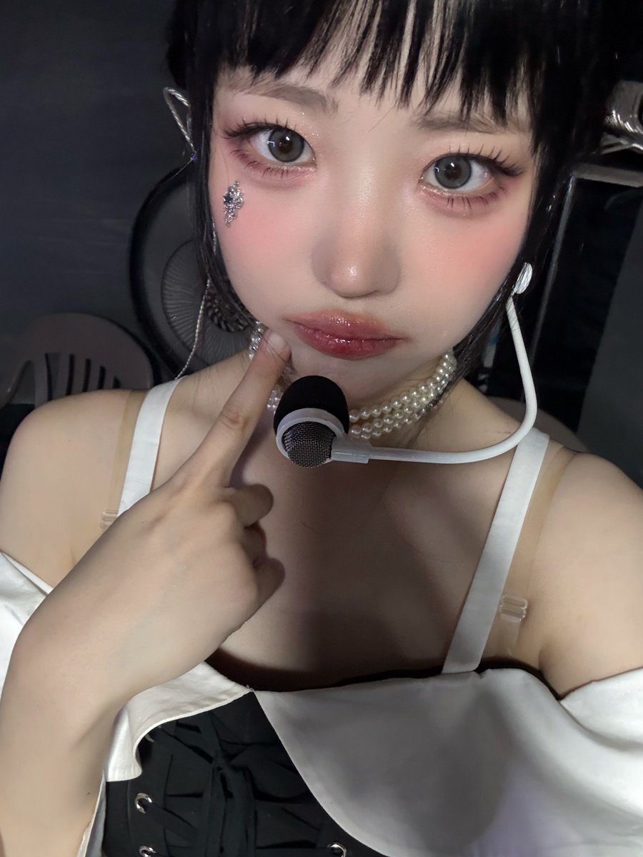 timetohina's tweet photo. 251006 Weverse
#QWER #냥뇽녕냥 #HINA #히나 #ひな #장나영 https://t.co/07PGmjOsQ1
