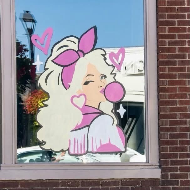 SevierFun's tweet photo. New Dolly Parton inspired artwork is bringing even more light and joy to downtown Sevierville. Come find your favorite while you enjoy a stroll through Dolly’s hometown. 🦋

📸: @smokymtfaithfoodfun https://t.co/MJVqyCnwMX https://t.co/751GIGphYc