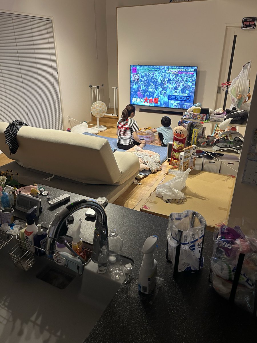 daikiwota's tweet photo. そういえば、昨日洗い物終わって
前向いたら妻に、
「ベイブレード楽しいよ
一緒にやろうよ、ママのベイ強いの作ってあげるから」と
めちゃくちゃ勧誘してた。笑
ママにも始めてほしいんだろうね😖笑 https://t.co/X4kJk2WWHS