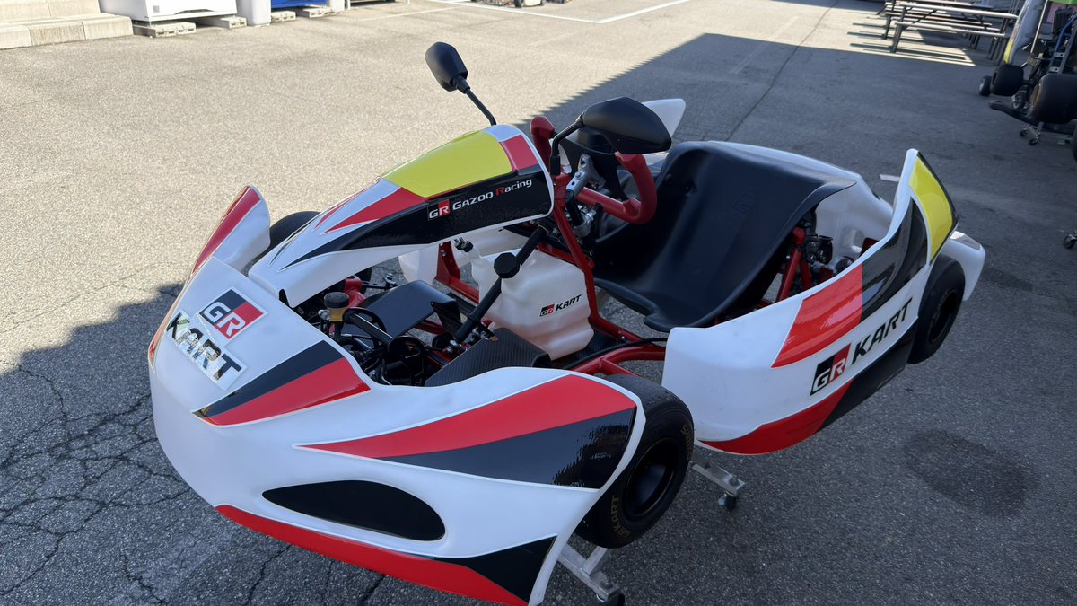 kunitake_23's tweet photo. 今日は神戸スポーツサーキットへ。
午前中は貸切なのでのんびりサーキット入りして、オイル交換。
タイヤウォーマーして・・・・
タイヤウォーマー忘れてきた💦
暖かいから大丈夫やろ🙆‍♀️

GRカート初めまして😊 https://t.co/lfeoyCOJye