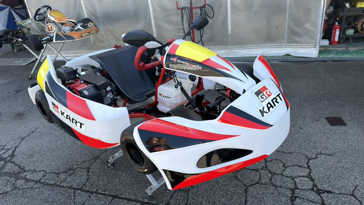 kunitake_23's tweet photo. 今日は神戸スポーツサーキットへ。
午前中は貸切なのでのんびりサーキット入りして、オイル交換。
タイヤウォーマーして・・・・
タイヤウォーマー忘れてきた💦
暖かいから大丈夫やろ🙆‍♀️

GRカート初めまして😊 https://t.co/lfeoyCOJye