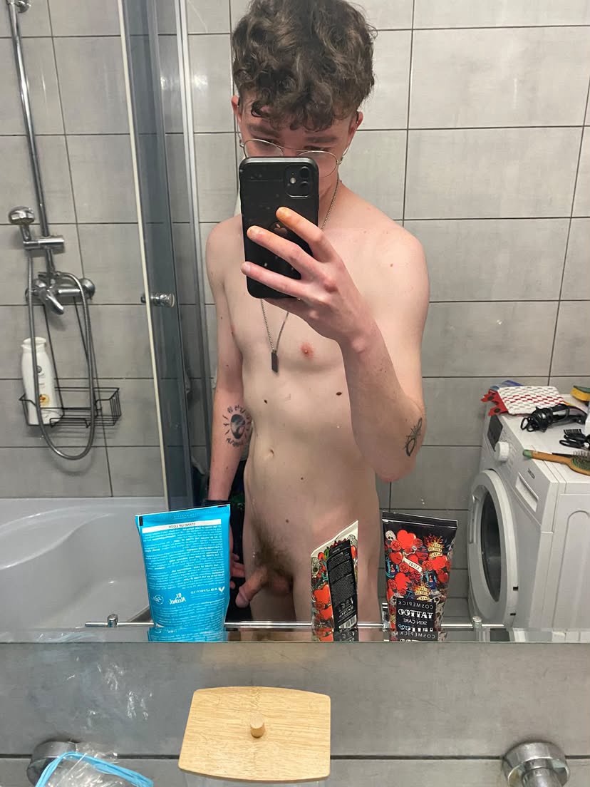Dawid124401's tweet photo. Does I not sexy enough? 😭 https://t.co/aJZpwEM7AI