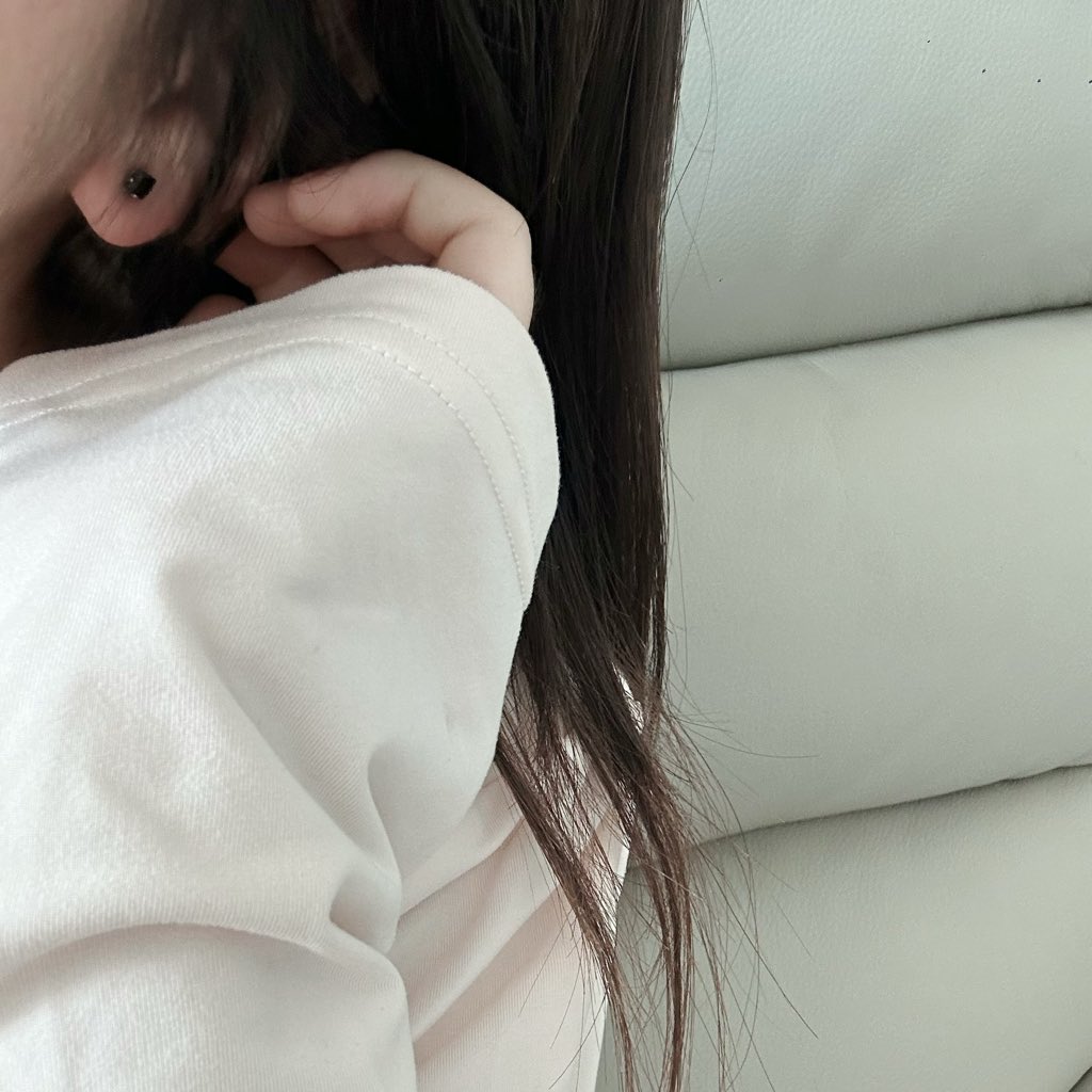 iterg0's tweet photo. 给你们看新打的耳洞 https://t.co/atIRvS5Wvj