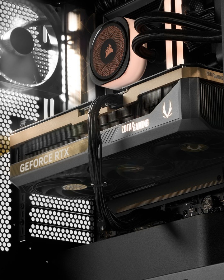 ZOTAC's tweet photo. Clean look, absolute beast inside. 🤫⚡️️
Powered by the ZOTAC GAMING GeForce RTX 5090 to handle the heaviest workloads and max settings.
#ZOTACGAMING #NVIDIAGeForce #PcBuild https://t.co/3mxOdLAM87