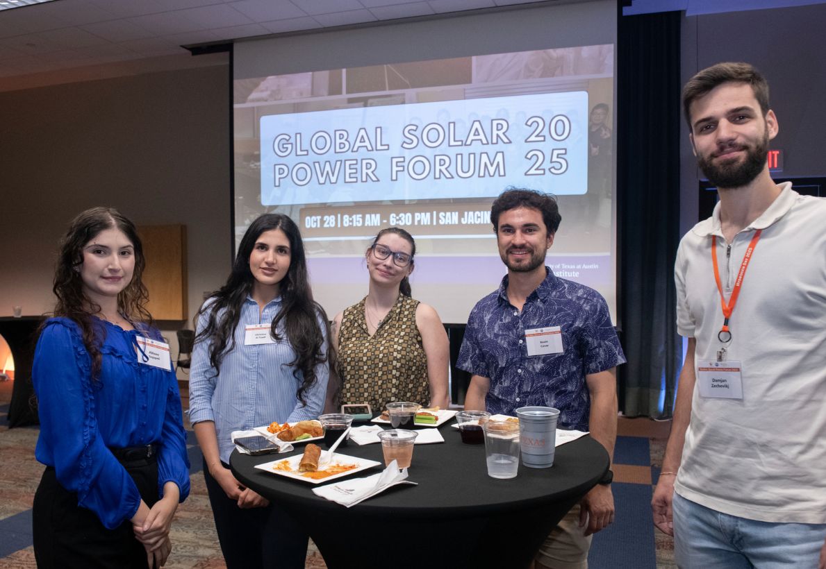 EnergyUT's tweet photo. We have a full agenda this week!  

Wednesday, Oct. 7: Global Solar Power + Energy Storage Forum 
Thursday, Oct. 8: Hydrogen Day 
Friday, Oct. 9: Tours of the Hydrogen ProtoHub and Battery Fabrication &amp; Testing Facility

Join us for three days of energy innovation. https://t.co/kQr2Ag1tfc