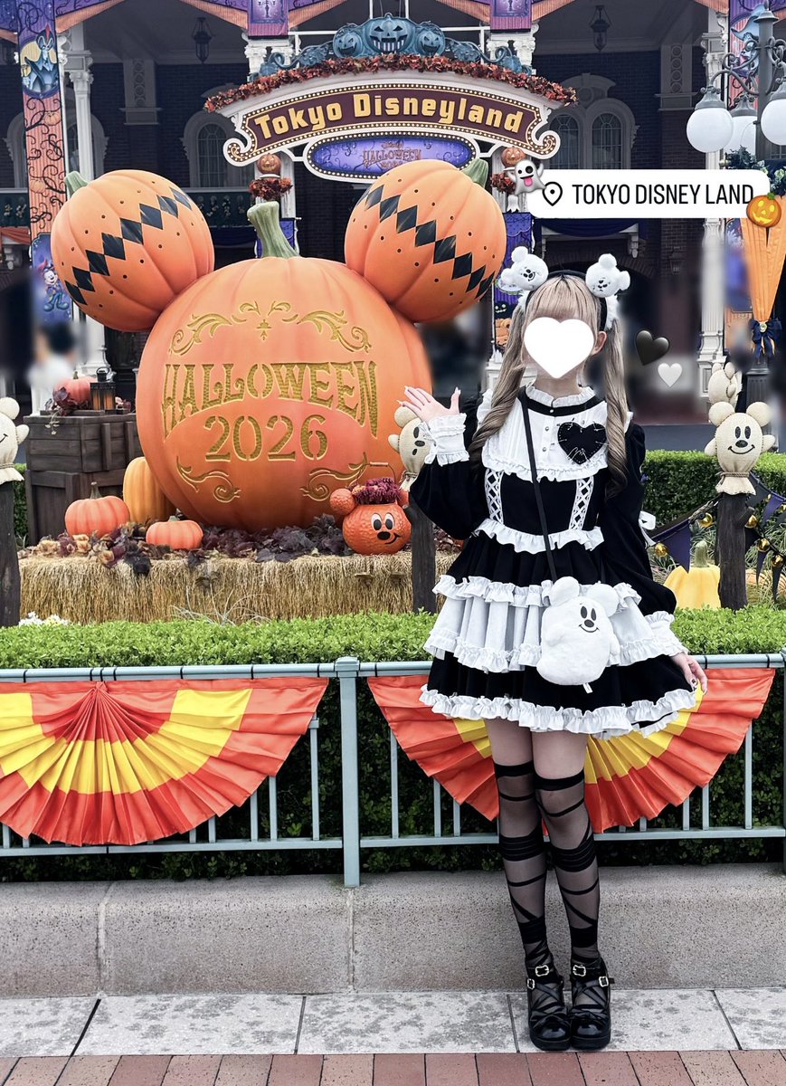 Mashu_Chitose's tweet photo. ディズニーハロウィン👻🖤🤍
時間が足りなくて少ししか食べれなかったけどフードぜ〜〜〜んぶ美味しかった🎀🎶 https://t.co/nuurOyelIV