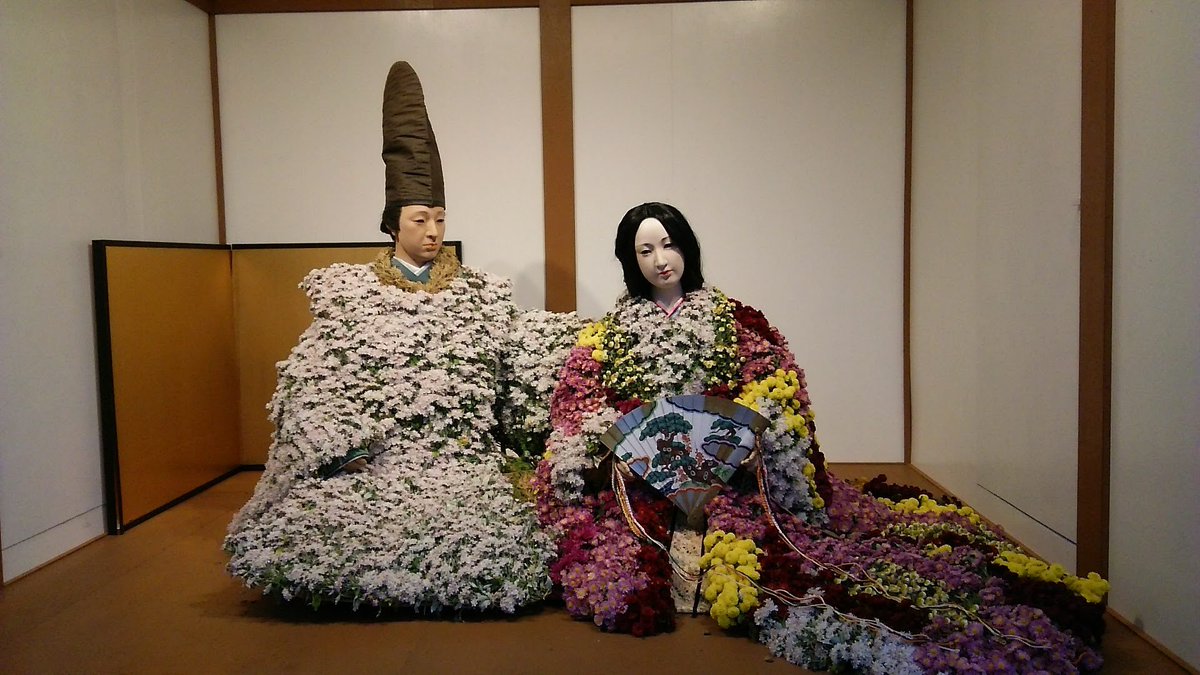 mi_yan2015's tweet photo. ひらパーさん、
お誕生日おめでとうございます🎉

「1912年枚方菊人形会場のアーチ」の写真を載せられていたので、私はこちらを投稿します。

十年前の菊人形✨
2016年 菊人形回顧展「源氏物語」です。

（ちなみに、私はここから菊人形の沼にハマっていきます） https://t.co/FxSDcbeIvd